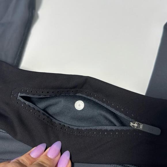 Lululemon Smooth Stride Tight - Picture 6 of 7